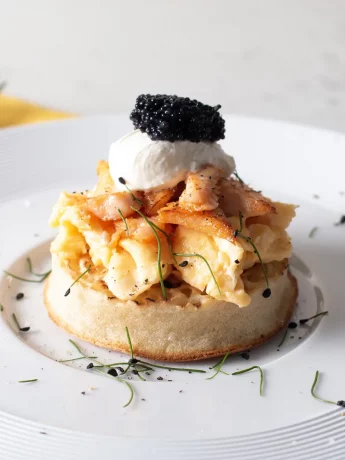 Elsinore- Crumpet,scrambledeggs,salmon,cremefraiche, lumpfish