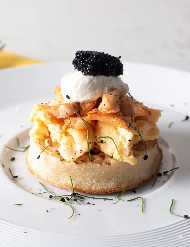 Elsinore- Crumpet,scrambledeggs,salmon,cremefraiche, lumpfish