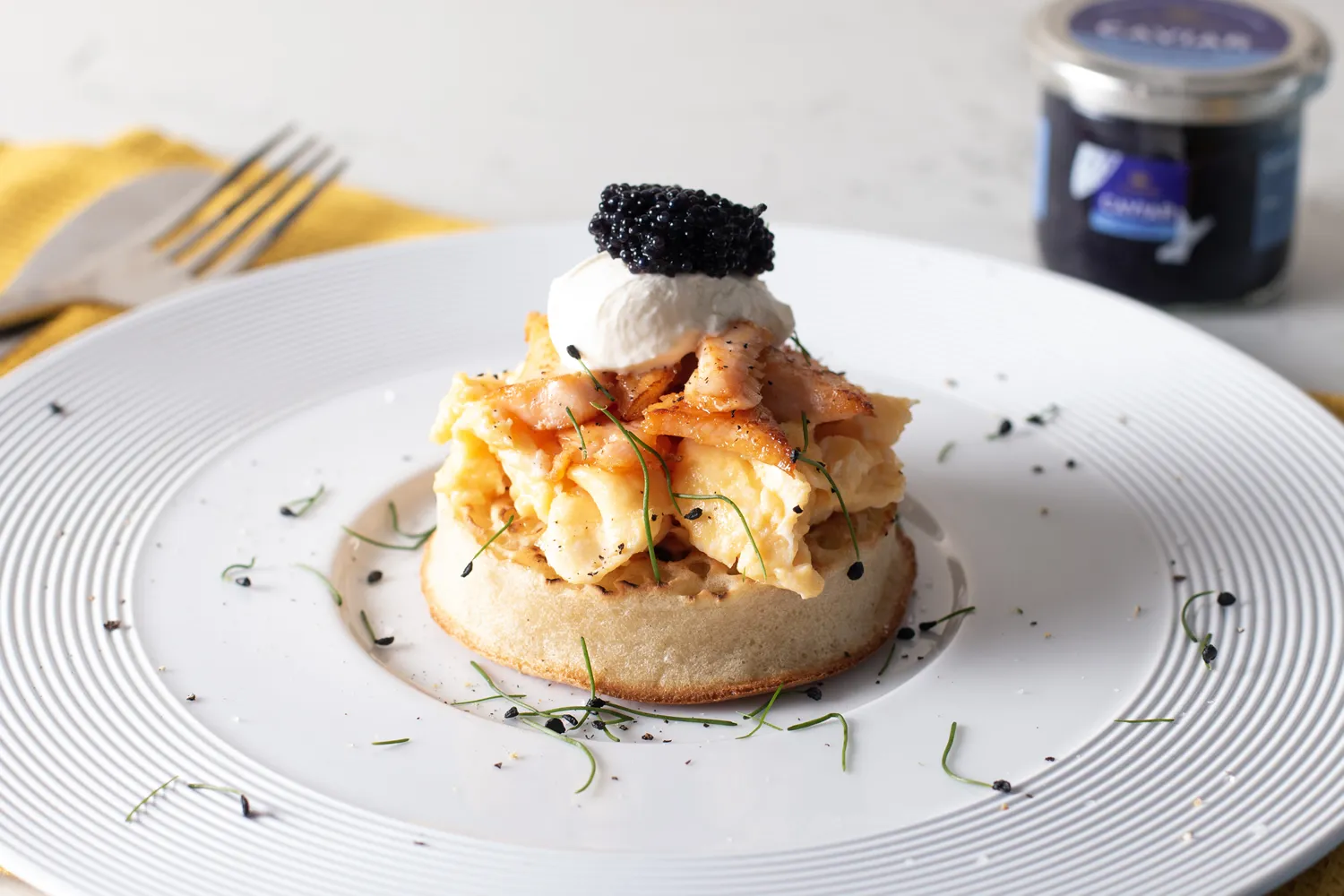 Elsinore- Crumpet,scrambledeggs,salmon,cremefraiche, lumpfish