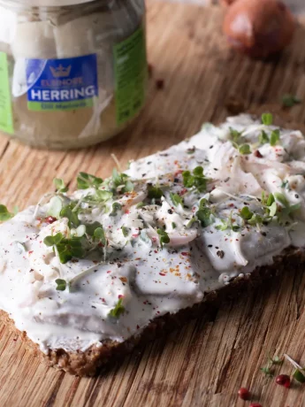Elsinore - Dill herrings, Creme Fraiche, onions and pink peppercorns